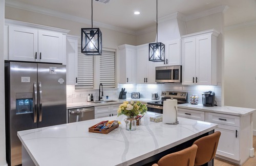 OST - South Union House | 4BR Fun House in Houston w/Hot Tub, Grills & Games and more