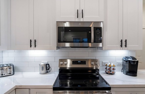 OST - South Union House | 4BR Fun House in Houston w/Hot Tub, Grills & Games and more