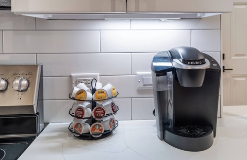 OST - South Union House | 4BR Fun House in Houston w/Hot Tub, Grills & Games and more