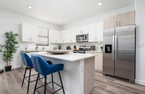 Survey Creek House | 4BR Gem with Golf Panorama in Resort-Style Setting