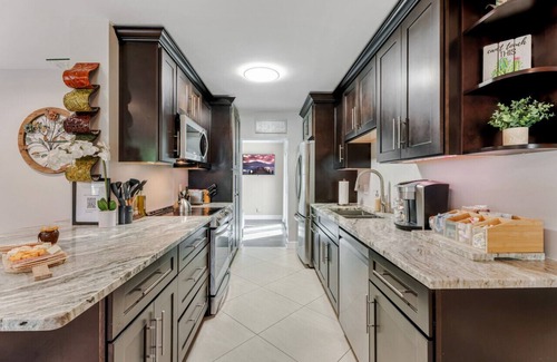 Pompano Beach House | 4BR Getaway w/Private Pool~Game Room~Outdoor Bar