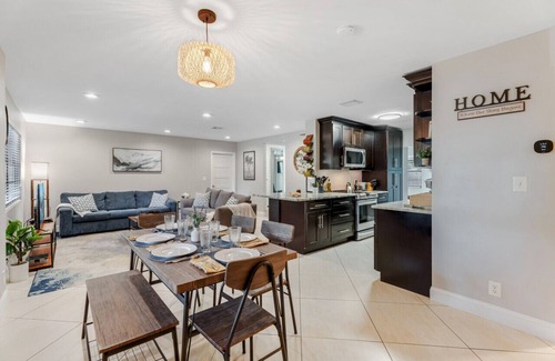 Pompano Beach House | 4BR Getaway w/Private Pool~Game Room~Outdoor Bar