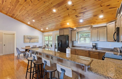 Blue Ridge Cabin | 4BR Gorgeous Blue Ridge Views, Large Decks, Hot Tub, Game Room, Fireplace