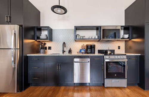 Central Business District Hotel | 4BR Group Getaway Walk to French Quarter | The Mayfair