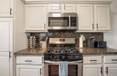 University Hills and Windsor Park House | 4BR Heated Pool & Theater for Group, ACL/F1, Min to DT, UT, and Moody Center