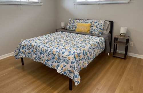 Huron House | 4BR Home walking distance to Nickel Plate Beach