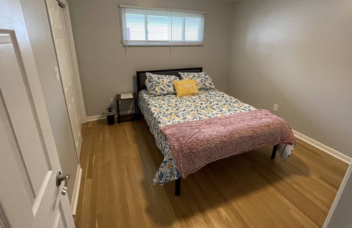 Huron House | 4BR Home walking distance to Nickel Plate Beach