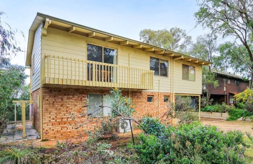 Dawesville House | 4BR home with estuary views nestled amongst native trees and flowers