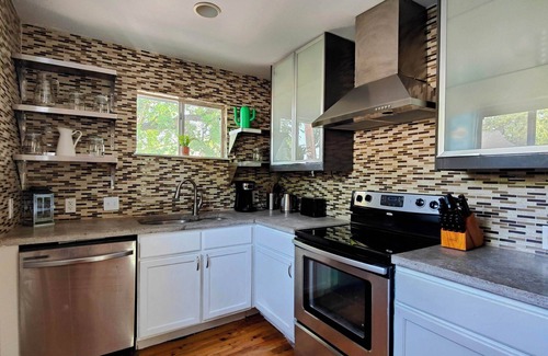 Blackshear-Prospect Hill House | 4BR house in trendy East Austin