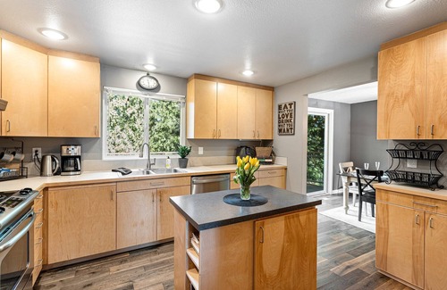 Cottage Lake House | 4BR House nestled near Woodinville Wine Country