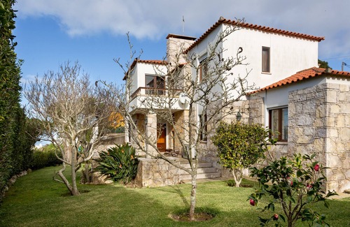 Ulgueira Cottage | 4BR House with Ocean View in Sintra by Host for Us