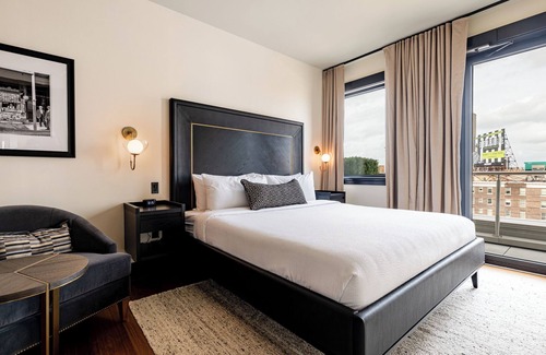 Central Business District Hotel | 4BR Incredible Group Penthouse + Private Patio | The Mayfair
