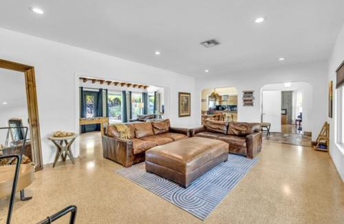 Pompano Beach House | 4BR Jacuzzi, Heated Pool and Full-Size Ball Courts