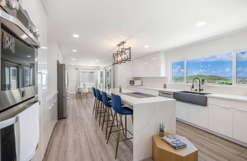 Kailua House | 4BR Kailua Ocean Views King Bed AC WiFi + Sleeps 8