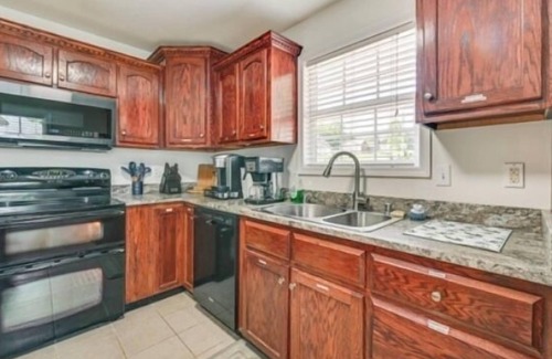 Mount Vernon House | 4BR+Lake Access+ Fire Pit+Pet Friendly&Heated Pool with Fee+60 Min to Keenland