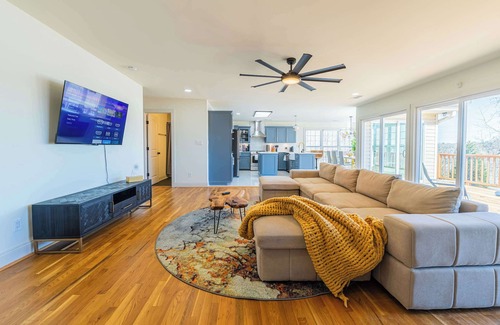 Eufaula House | 4BR Lakeview Game Room Hot Tub Fire Pit & Grill