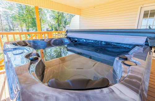 Eufaula House | 4BR Lakeview Game Room Hot Tub Fire Pit & Grill