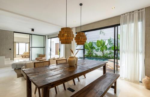 Berawa Villa | 4BR Luxe Pool Villa-canggu near Finns-Wifi,Parking