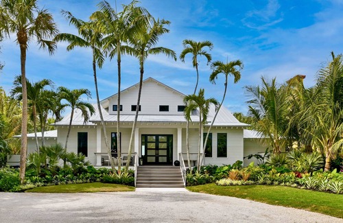 Wulfert House | 4BR Luxury Beachfront Retreat with Designer Finishes & Panoramic Gulf Views