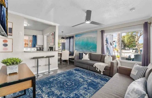 Central Mission Beach Apartment | 4BR MB Spacious w/2 Kitchens & Living Room