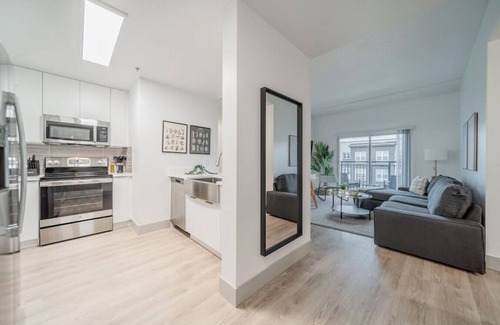 Third Ward Apartment | 4BR Modern Apt Central Location near Spectrum Std