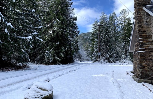Skykomish Cabin | 4BR Mountain Getaway: Ideal for Skiing, Hiking, & Relaxing