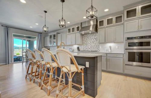 Monument House | 4BR Mountain views - Movie Theater - Pool Table