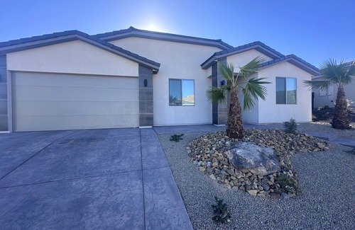 Mesquite House | 4BR Oasis Pool Spa Near Golf & Casinos
