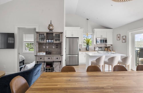 Seaview House | 4BR Ocean Beach Luxury Getaway with Plunge Pool