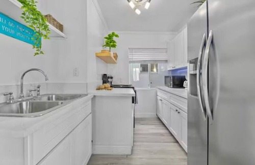 Central Mission Beach Apartment | 4BR Ocean Breeze Duplex+Large Patio sleeps 16
