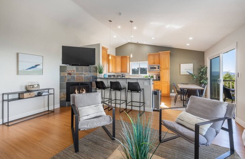 Edgemar - Pacific Manor House | 🌊🌞 4BR Ocean-View Oasis with Hot Tub, Arcade, and EV Plug by SF & Beaches 🏖️