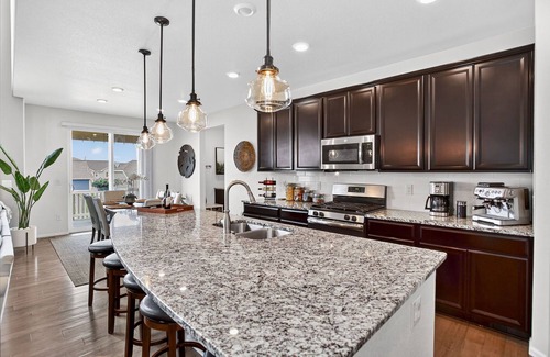 Arvada House | 4BR+ Office+Trails+Parks+Pool+ Tesla charger