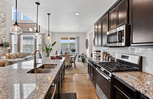 Arvada House | 4BR+ Office+Trails+Parks+Pool+ Tesla charger