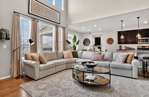 Arvada House | 4BR+ Office+Trails+Parks+Pool+ Tesla charger