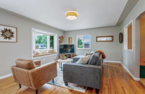 Dupont House | 4br Retreat W Hot Tub & Fire Pit