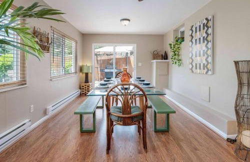 Dupont House | 4br Retreat W Hot Tub & Fire Pit