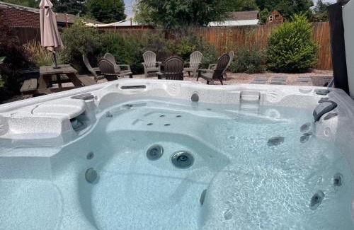 Dupont House | 4br Retreat W Hot Tub & Fire Pit