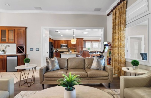 McCullough Hills House | 4BR Retreat w/Pool and BBQ