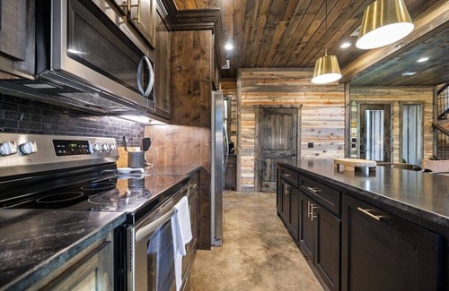 Pickens Cabin | 4BR | Secluded | Foosball, Arcade, Kid Friendly!