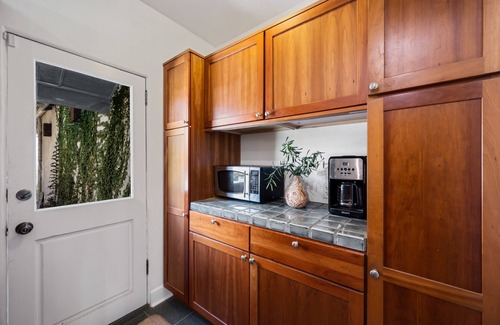 Mid-Wilshire House | 4BR Secluded Spanish Oasis in the Heart of Los Angeles