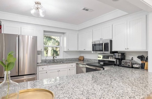 Edisto Island House | 4br - Sleeps 11 - 2 min walk to the beach!