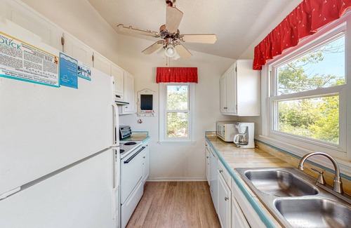 Duck House | 4BR Soundview | Deck | Washer/Dryer