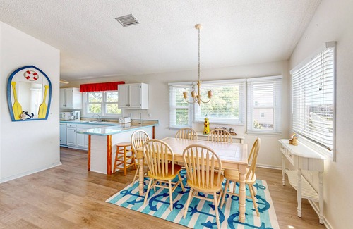 Duck House | 4BR Soundview | Deck | Washer/Dryer