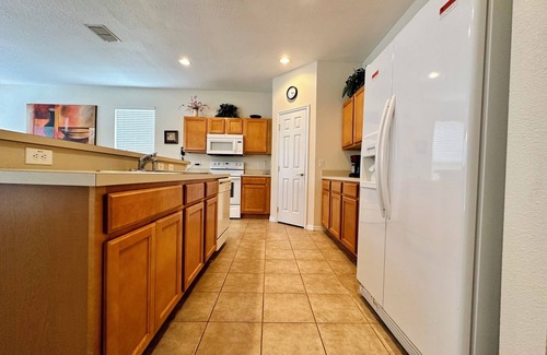 Watersong Villa | 4BR spacious, luxury villa. Nr Disney, private spa&pool, Games Room