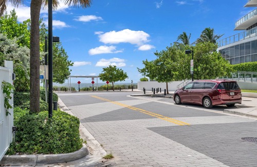 Lauderdale Beach House | 4BR Steps to Beach Home Private Pool, Hot Tub, BBQ