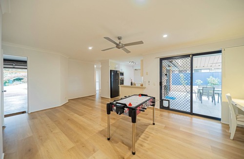 Camira House | 4BR Sweet Home Spingfield
