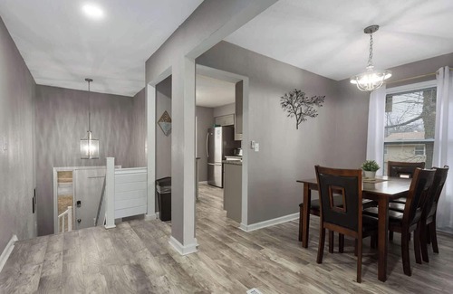 Lenexa House | 4BR TownHome|King Beds| Arcade+Wifi