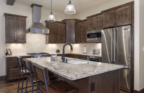 Old Town House | 4BR townhouse near resort w/hot tub & views