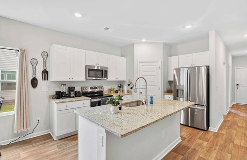 Ocean Isle Beach House | 4BR Townhouse with Golf View in Ocean Isle Beach