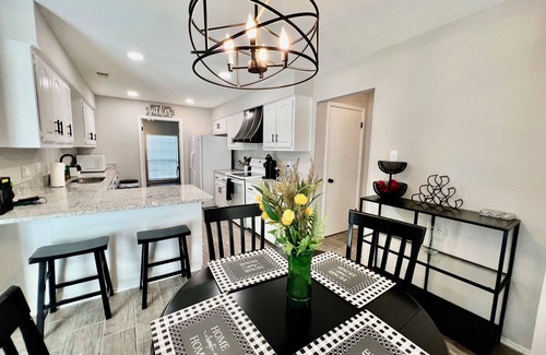 Universal City House | 4BR Universal City Relocation Housing W/D WiFi
